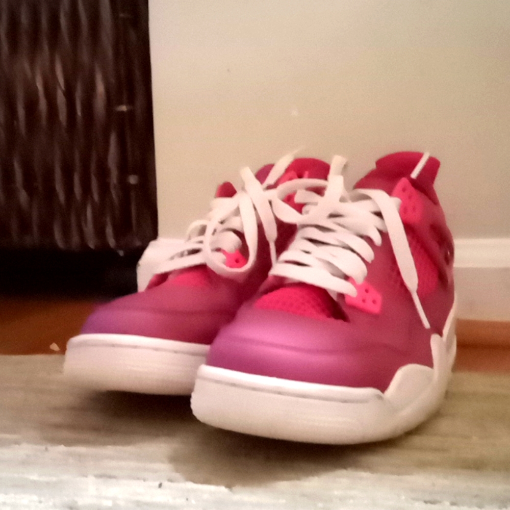 I'm selling these Jordans - Picture 1 of 3